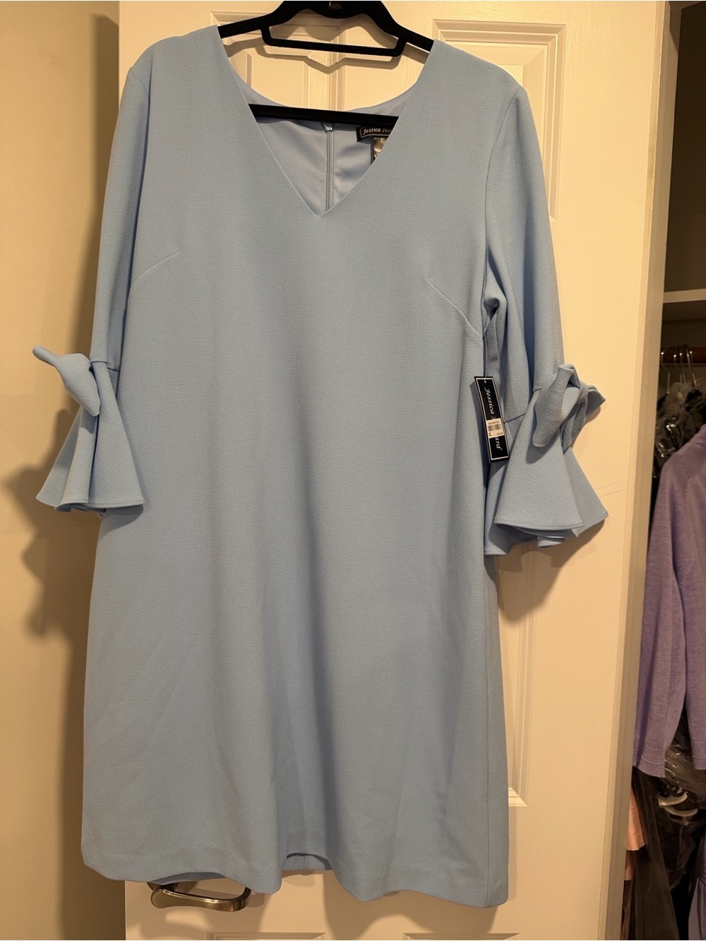 Jessica Howard Light Blue V‑Neck Midi Dress with Tie Sleeve Detail